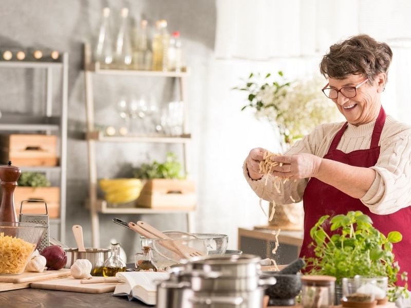 Dịch vụ giúp việc nhà nấu ăn: Giải phóng thời gian làm việc nhà